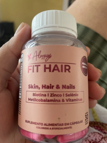 Foto de Amanda com o Fit Hair