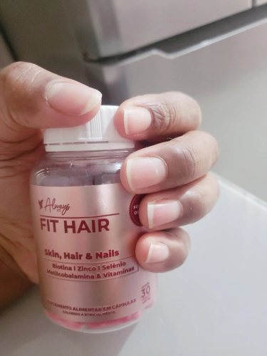 Foto de Carla com o Fit Hair